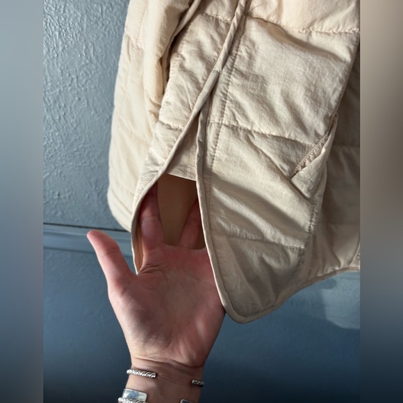 Amazon | puffer | cream | trendy | lightweight | packable | jacket | L - Picture 7 of 10